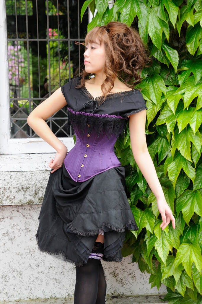 20 Bones, Broken Ribs, and Other Myths about Corset Waist Training