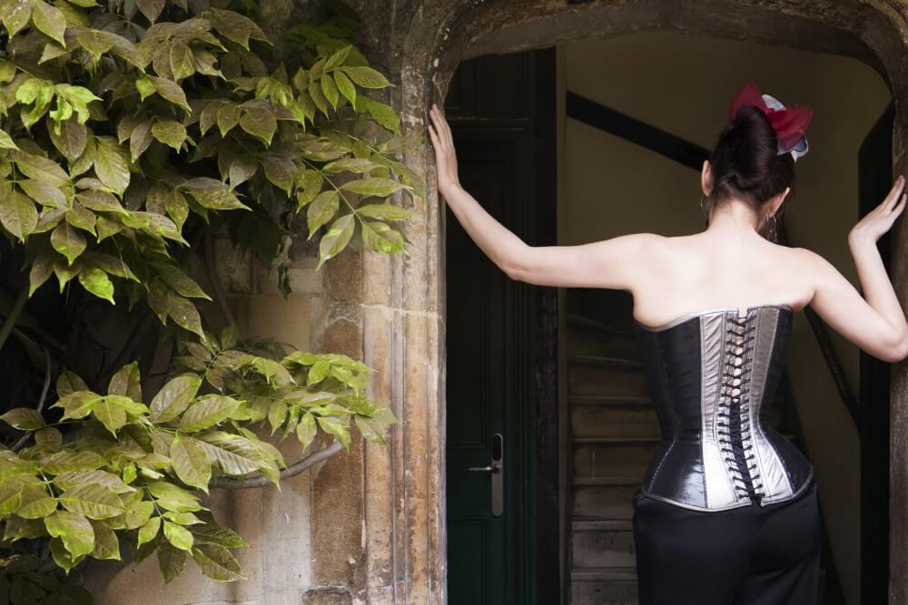 Corset wearing for chronic back pain - Focus on Hypermobility