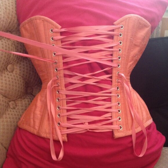Corset Quick Tips: How to Adjust Uneven Laces