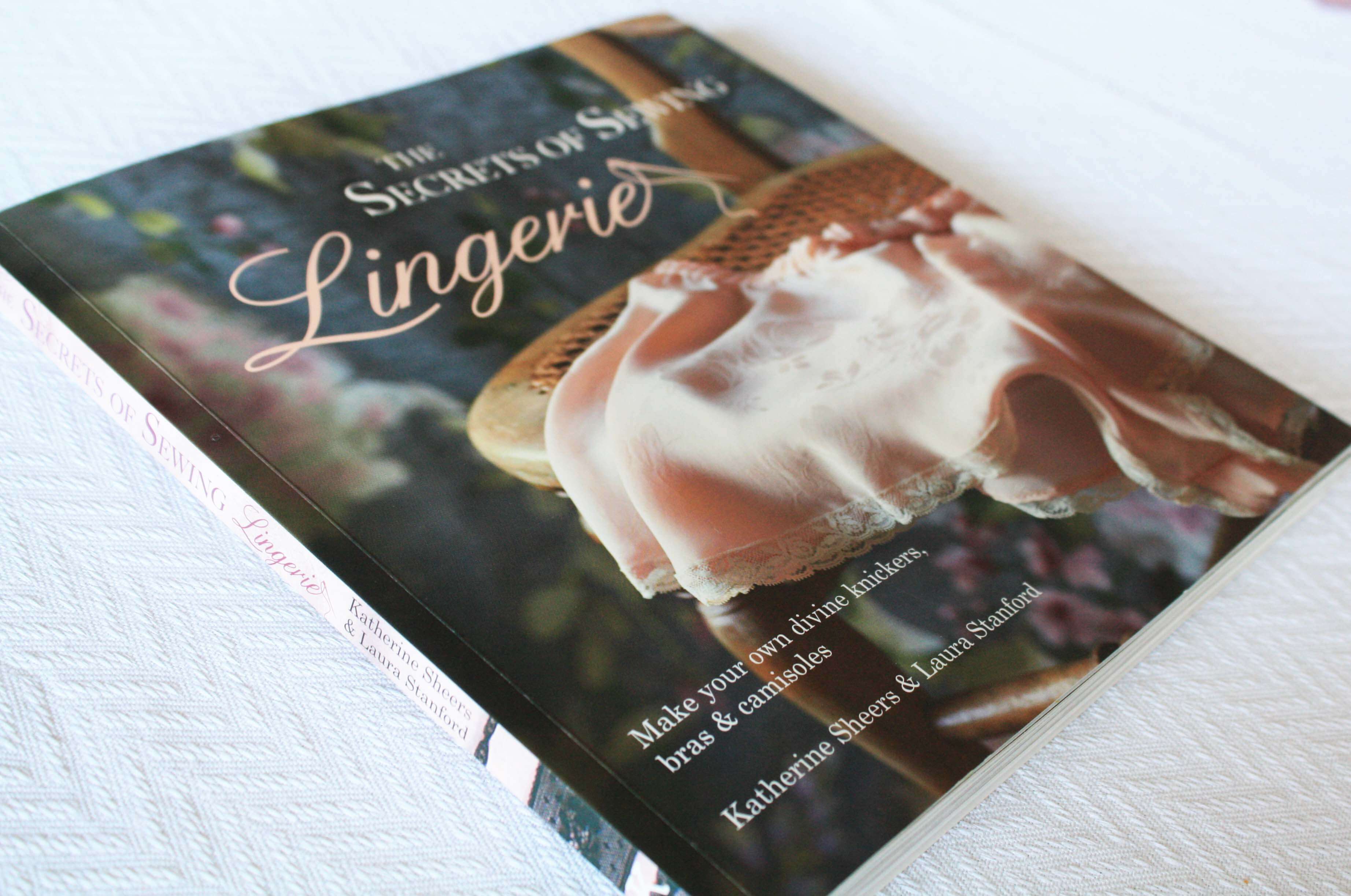 Book review: The Secrets of Sewing Lingerie < with my hands - Dream